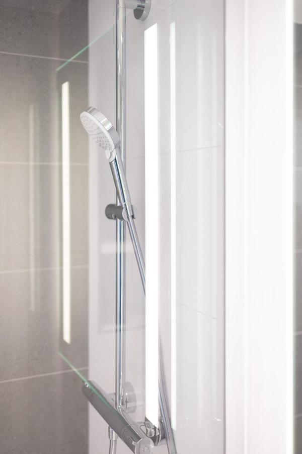 Double Room Shower Mountain View No Balcony,1356667085:JPEG